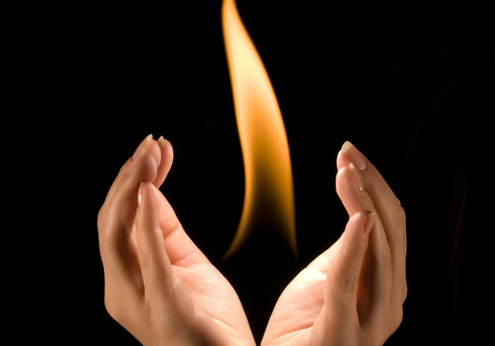 Hand mit Feuer Hand mit Feuer